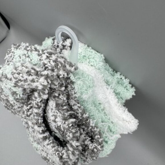 Women’s BCBG Socks Pack Of 4 Winter Fuzzy Low Cut Socks Multicolor Size 9-11 - Picture 2 of 6